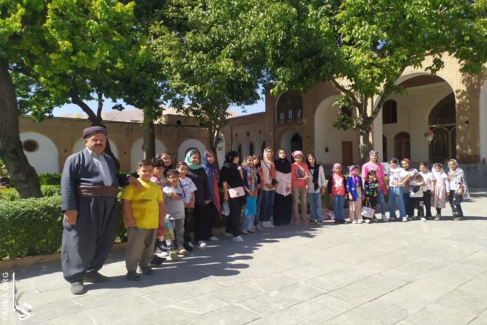 بازديد اعضاي کانون محمدرسول الله (ص) روستاي قليان از موزه خانه کرد سنندج