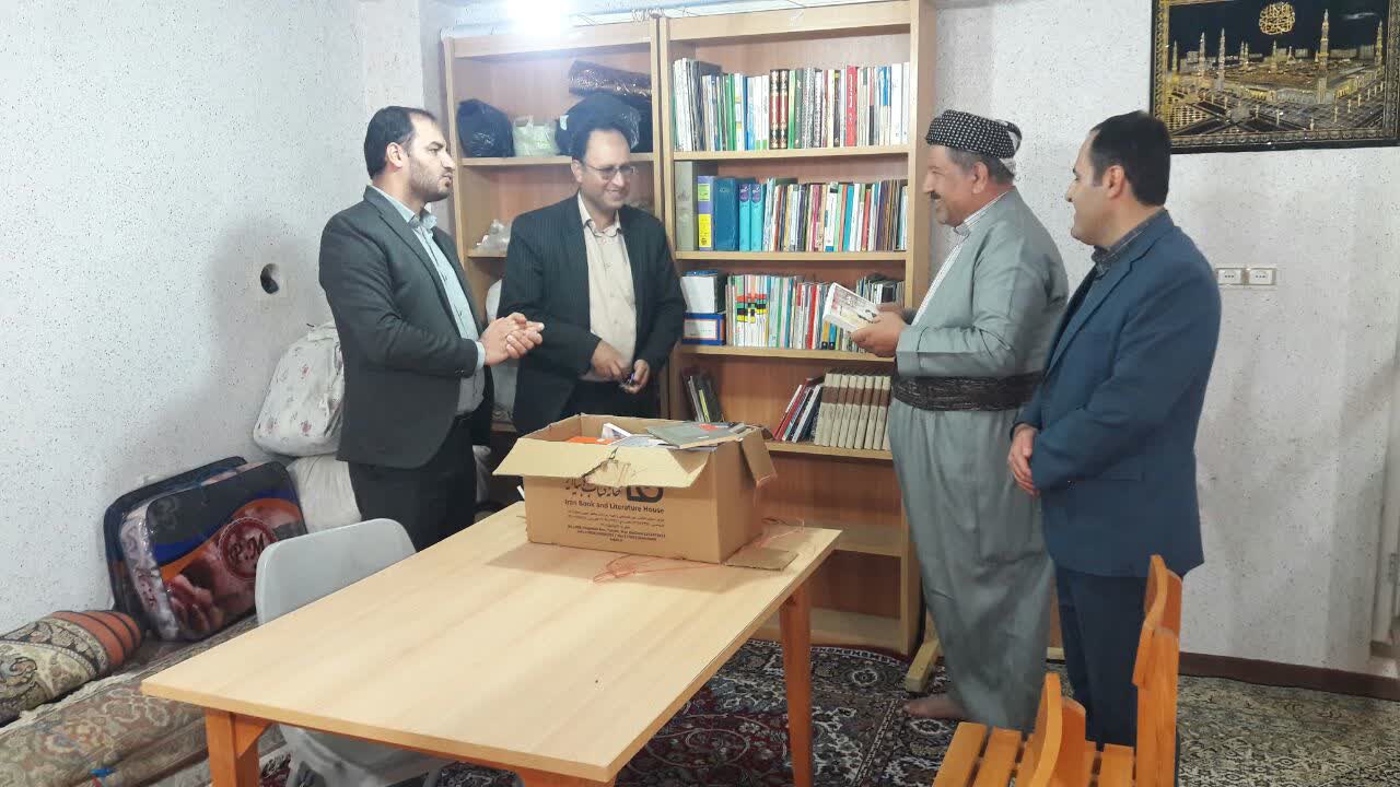 فعاليت 130 کتابخانه در سطح مساجد کردستان/ 500 جلد کتاب به کانون‌هاي مساجد اهدا شد