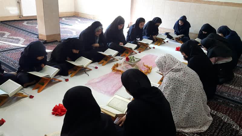 برگزاري محفل قرآني در کانون سلاله طيبه سنندج