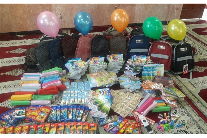 توزيع 300 بسته لوازم التحرير در بين دانش آموزان نيازمند عضو کانون هاي مساجد کردستان