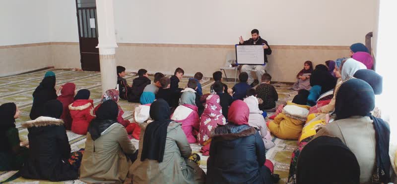 برگزاري کلاس‌هاي روانخواني و تجويد قرآن کريم در کانون خديجه الکبري روستاي گواز سروآباد