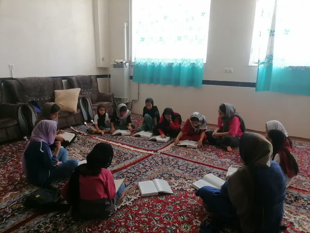 برگزاري کلاسهاي اوقات فراغت در کانون پير خضر روستاي قليان سنندج